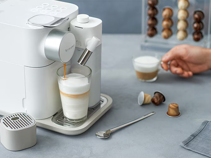 Nespresso Delonghi Lattissima One Blanche